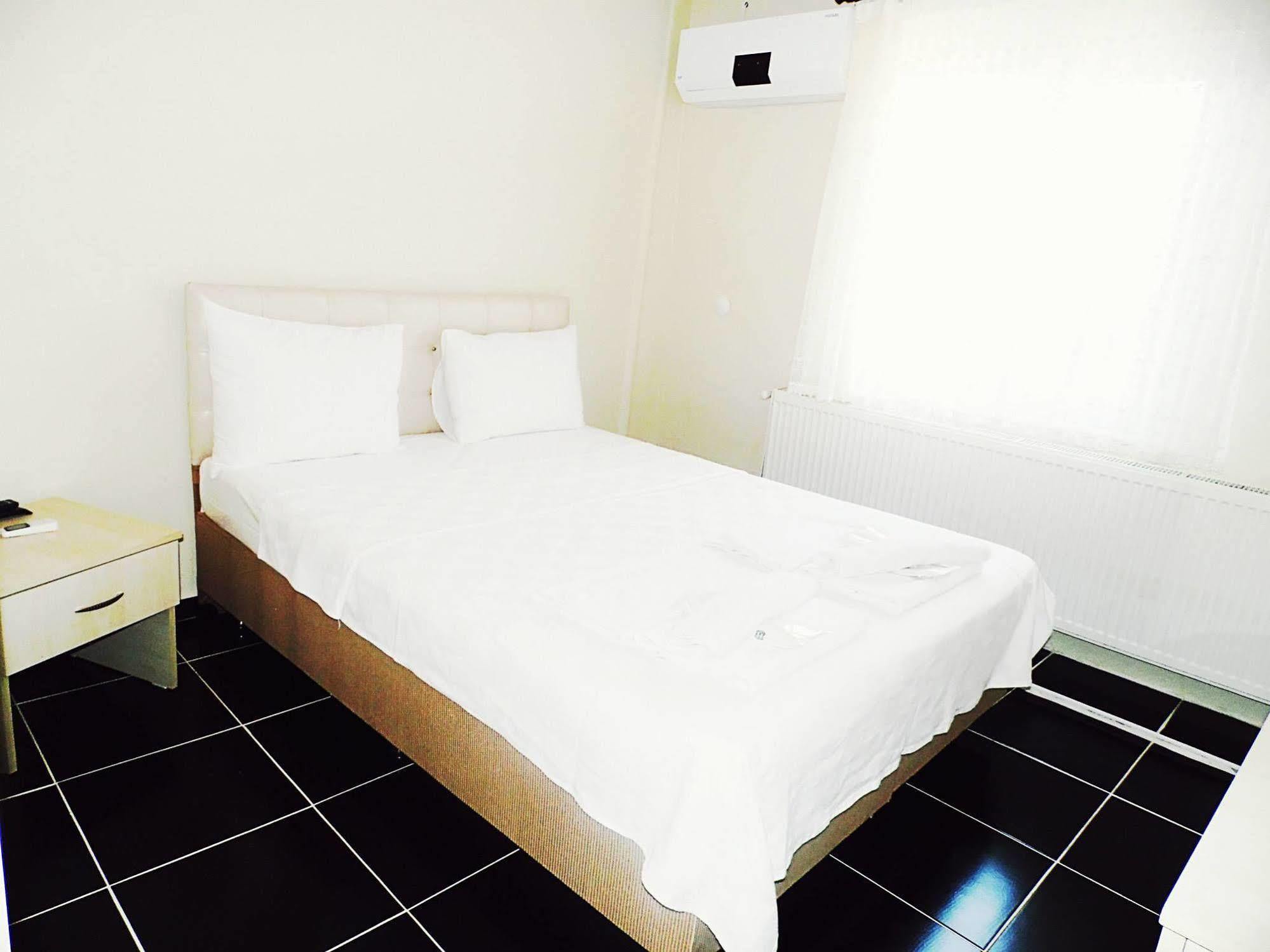 Derince Saral Otel מראה חיצוני תמונה